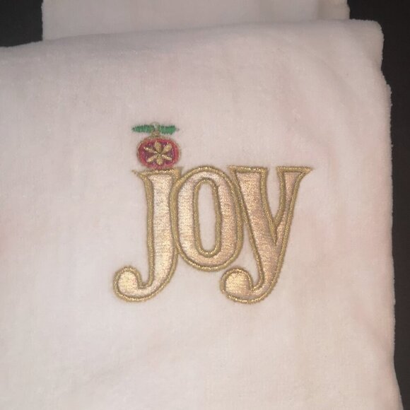 NWOT Unbranded Set of 3 White w/ Embroidery Christmas Themed Towels "JOY" - Picture 3 of 5